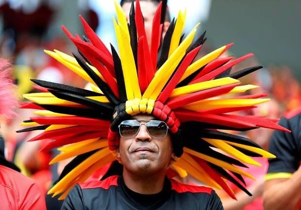 Cái nón đầy sắc màu của CĐV Bỉ